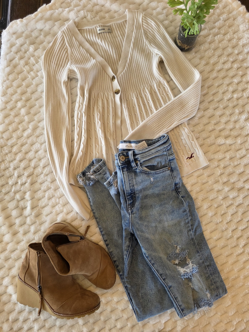 Hollister Cream Ribbed Cable-Knit V-Neck Cardigan - Picture 4 of 4